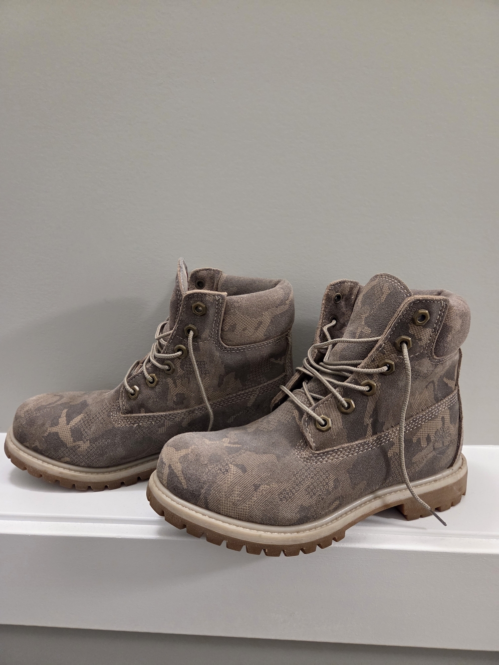 Timberland 6" Premium Suede Waterproof Boots – Women's Camo Taupe A1SCG Size 7.5 - Picture 2 of 6